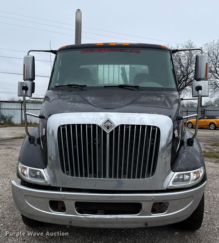 image for item ED5501 2006 International 8600 semi truck