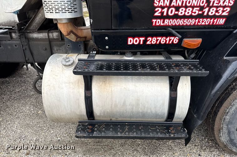 image for item ED5501 2006 International 8600 semi truck