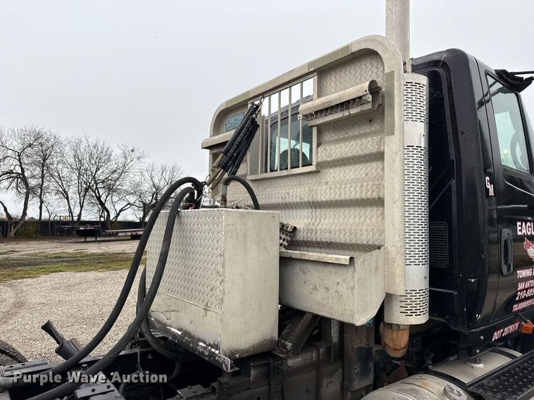 image for item ED5501 2006 International 8600 semi truck