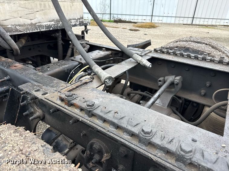 image for item ED5501 2006 International 8600 semi truck