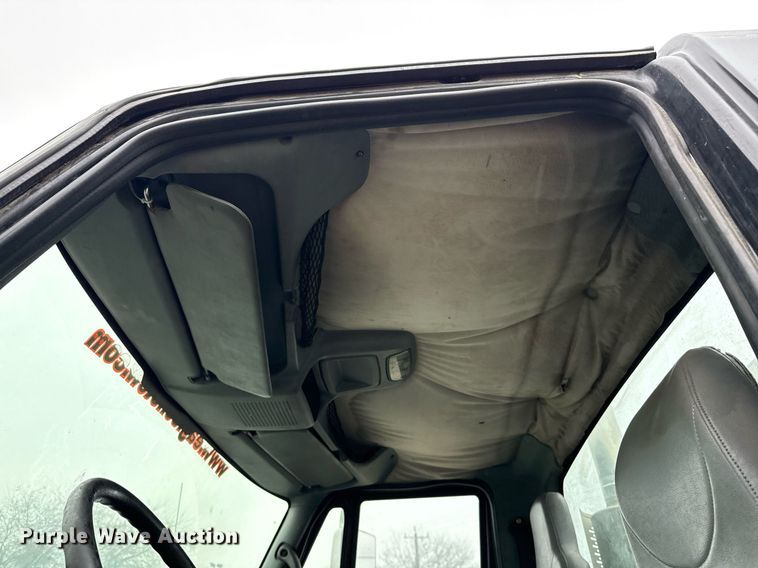 image for item ED5501 2006 International 8600 semi truck