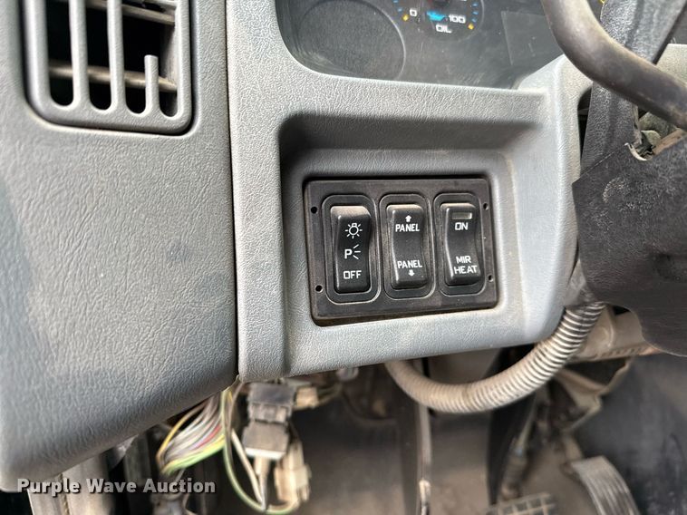 image for item ED5501 2006 International 8600 semi truck