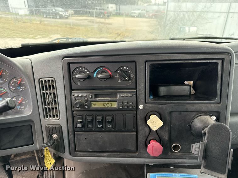 image for item ED5501 2006 International 8600 semi truck