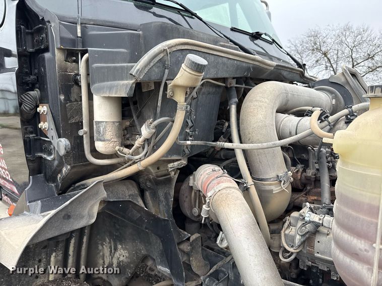 image for item ED5501 2006 International 8600 semi truck