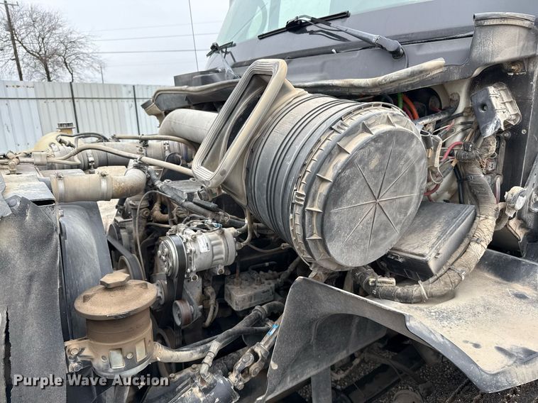 image for item ED5501 2006 International 8600 semi truck