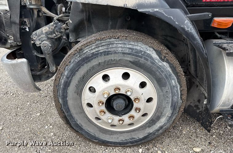 image for item ED5501 2006 International 8600 semi truck