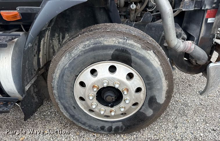 image for item ED5501 2006 International 8600 semi truck