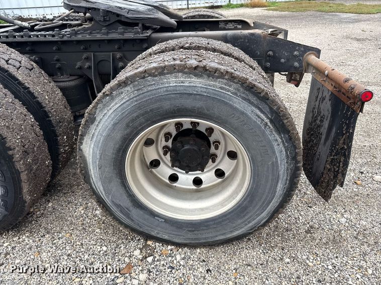 image for item ED5501 2006 International 8600 semi truck