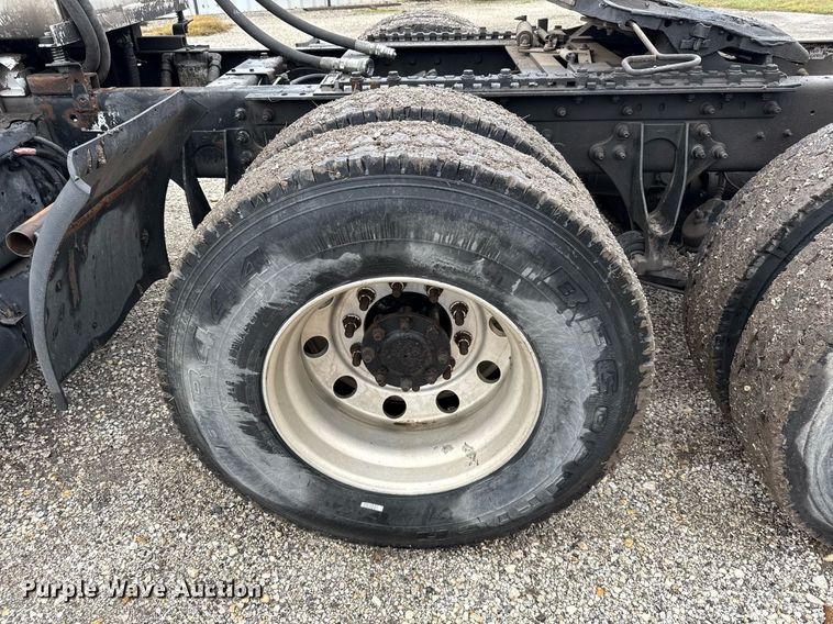 image for item ED5501 2006 International 8600 semi truck