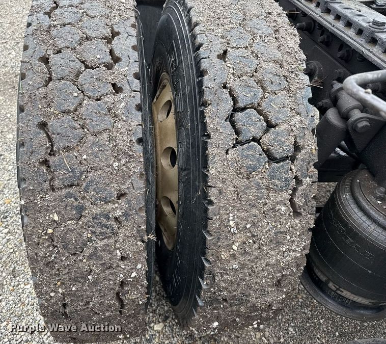 image for item ED5501 2006 International 8600 semi truck