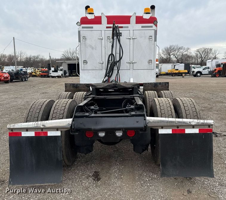 image for item EG2446 2019 Kenworth W900 semi truck