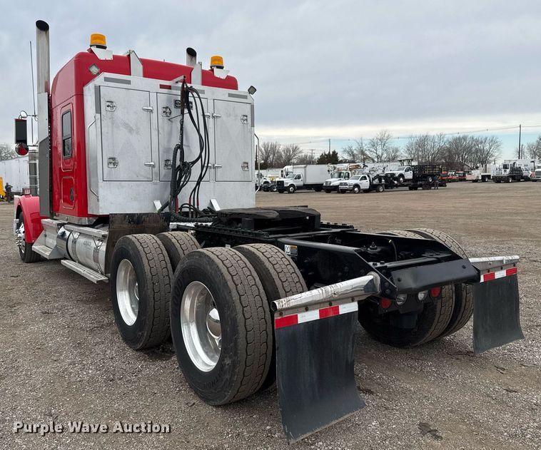 image for item EG2446 2019 Kenworth W900 semi truck