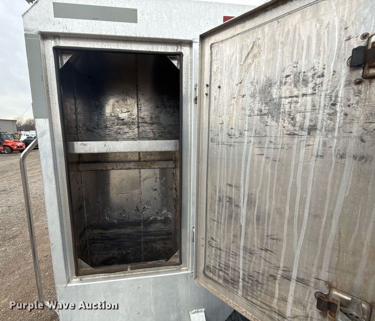 image for item EG2446 2019 Kenworth W900 semi truck