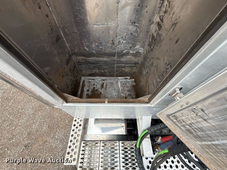 image for item EG2446 2019 Kenworth W900 semi truck