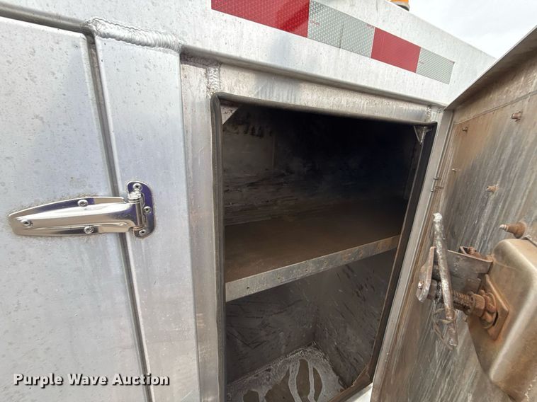 image for item EG2446 2019 Kenworth W900 semi truck