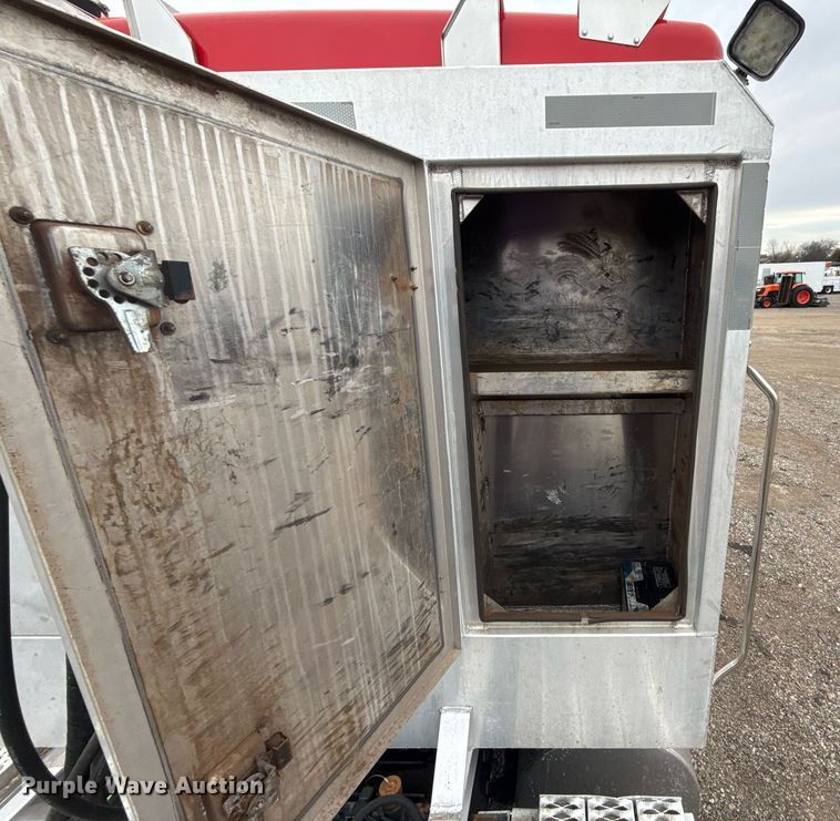 image for item EG2446 2019 Kenworth W900 semi truck