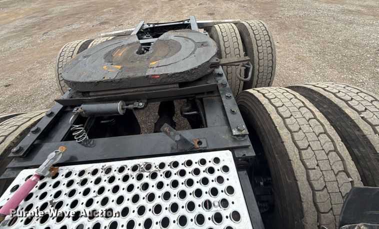 image for item EG2446 2019 Kenworth W900 semi truck