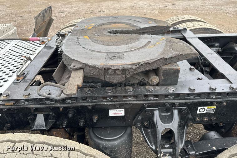 image for item EG2446 2019 Kenworth W900 semi truck