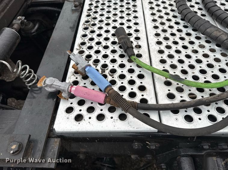 image for item EG2446 2019 Kenworth W900 semi truck