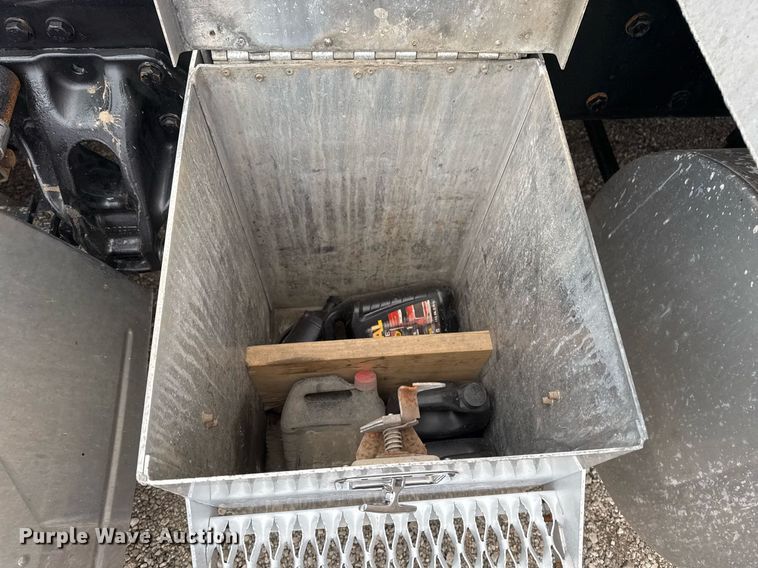 image for item EG2446 2019 Kenworth W900 semi truck