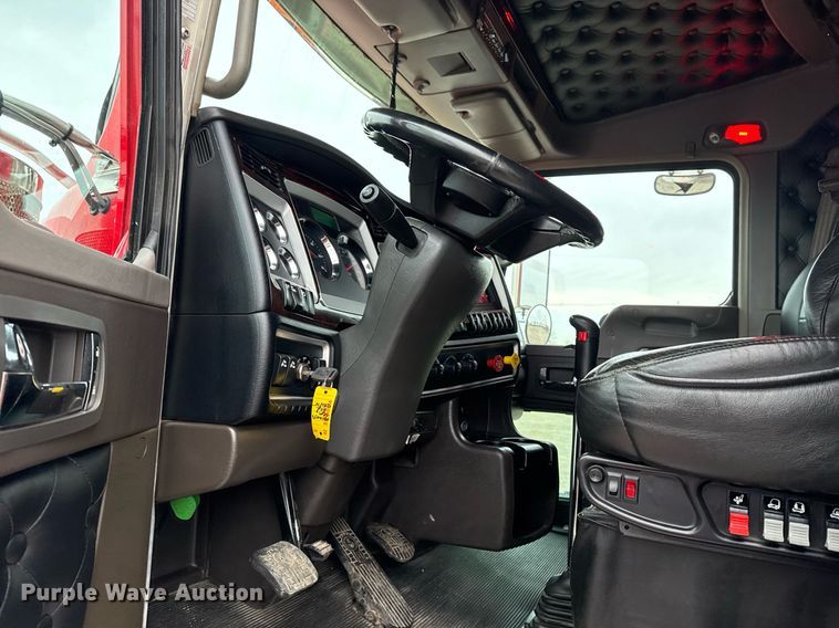 image for item EG2446 2019 Kenworth W900 semi truck