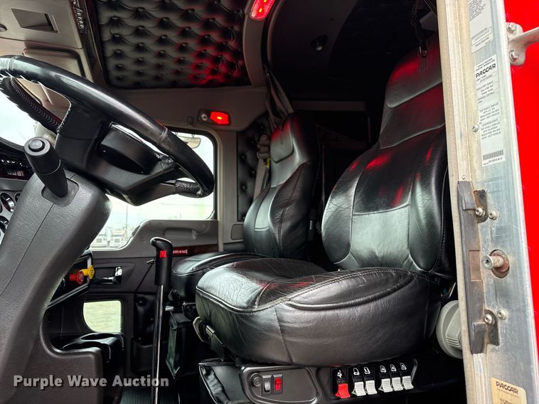 image for item EG2446 2019 Kenworth W900 semi truck