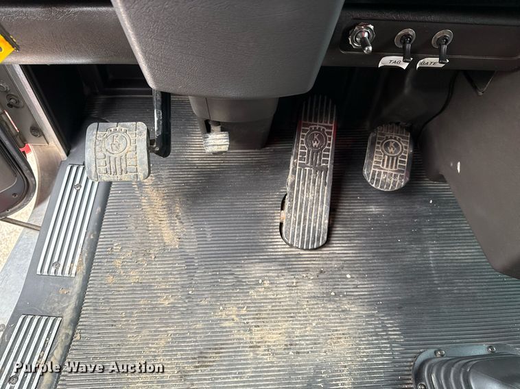 image for item EG2446 2019 Kenworth W900 semi truck