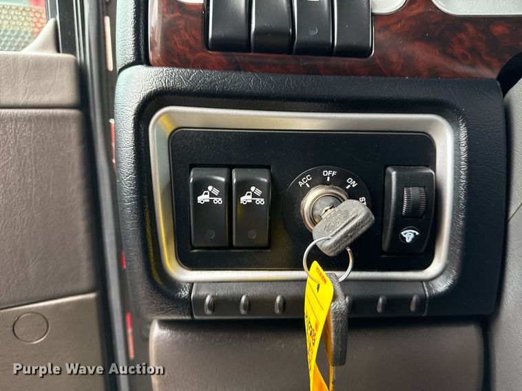 image for item EG2446 2019 Kenworth W900 semi truck