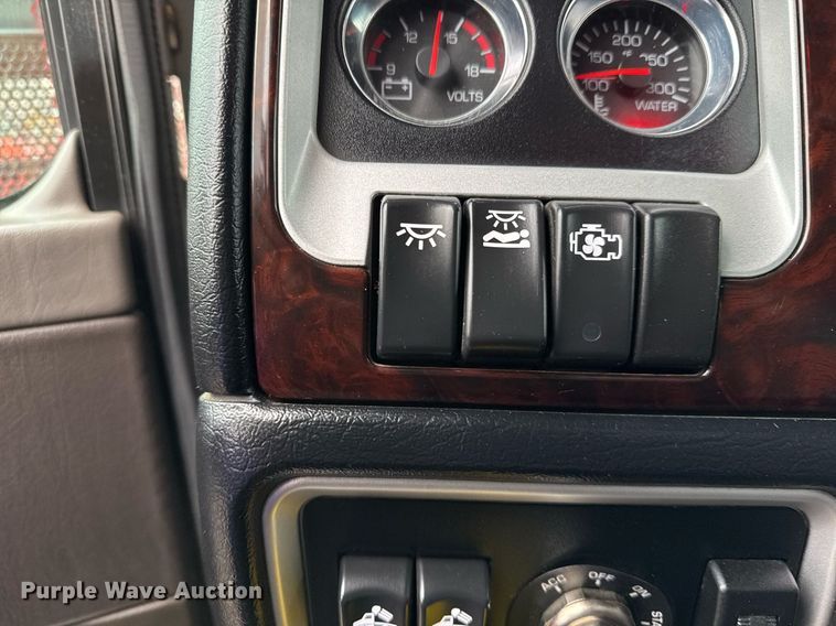 image for item EG2446 2019 Kenworth W900 semi truck