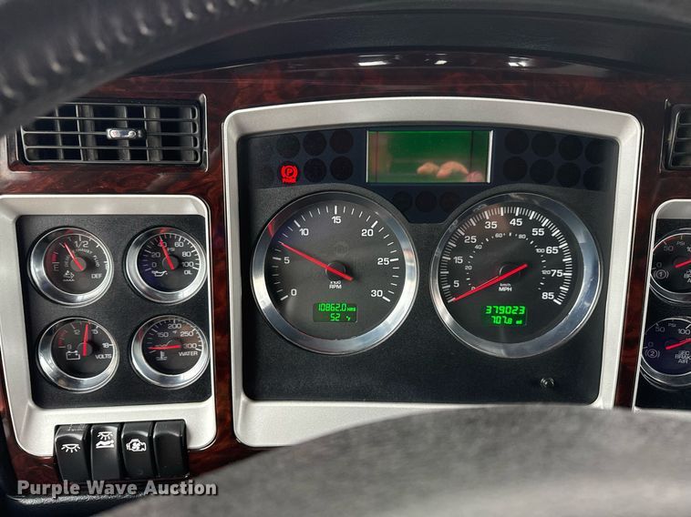 image for item EG2446 2019 Kenworth W900 semi truck