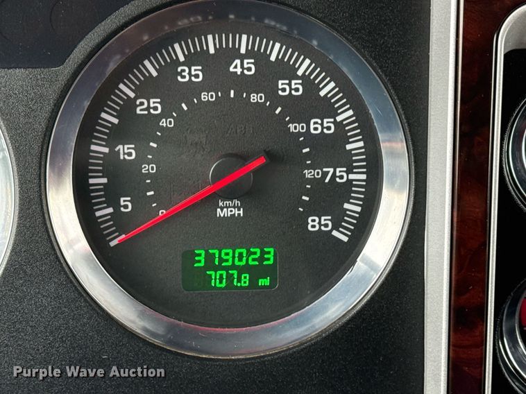 image for item EG2446 2019 Kenworth W900 semi truck