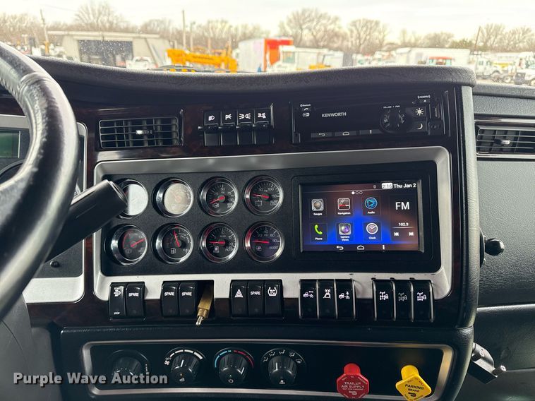 image for item EG2446 2019 Kenworth W900 semi truck