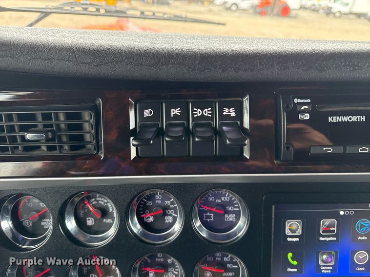 image for item EG2446 2019 Kenworth W900 semi truck