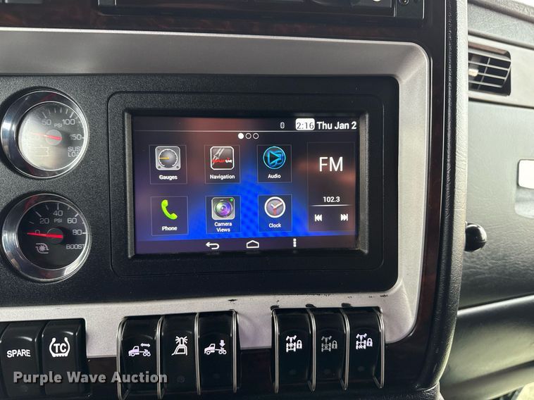 image for item EG2446 2019 Kenworth W900 semi truck