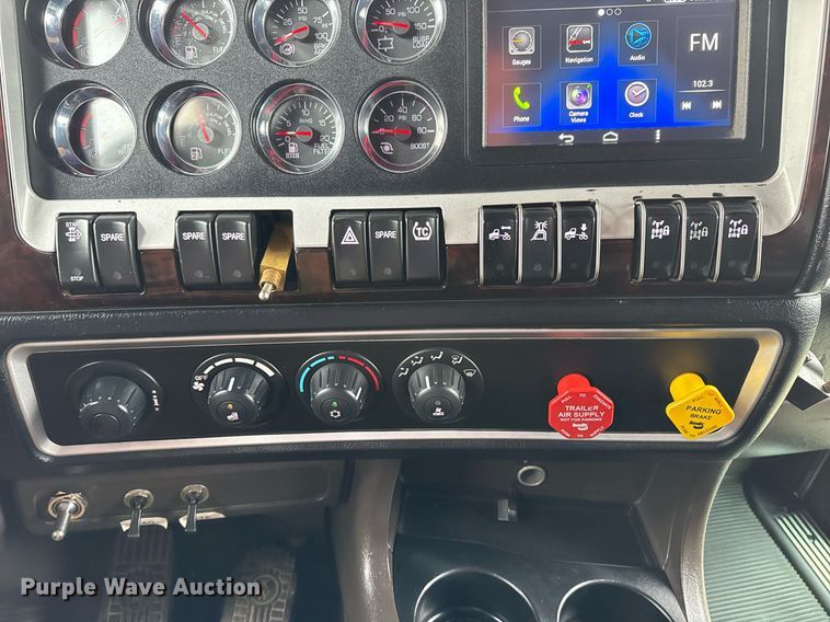 image for item EG2446 2019 Kenworth W900 semi truck