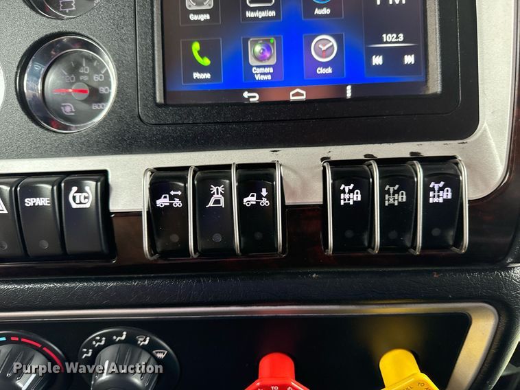 image for item EG2446 2019 Kenworth W900 semi truck