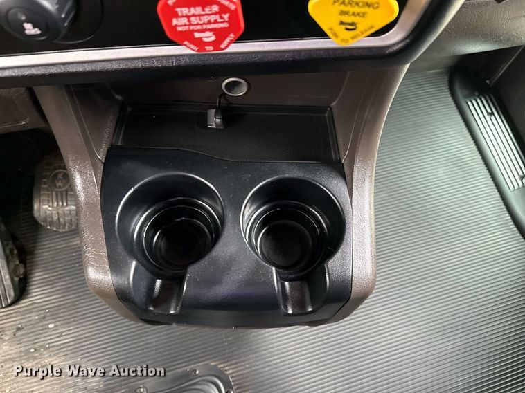 image for item EG2446 2019 Kenworth W900 semi truck