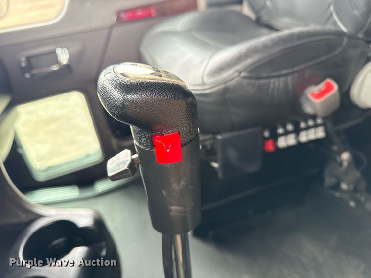 image for item EG2446 2019 Kenworth W900 semi truck