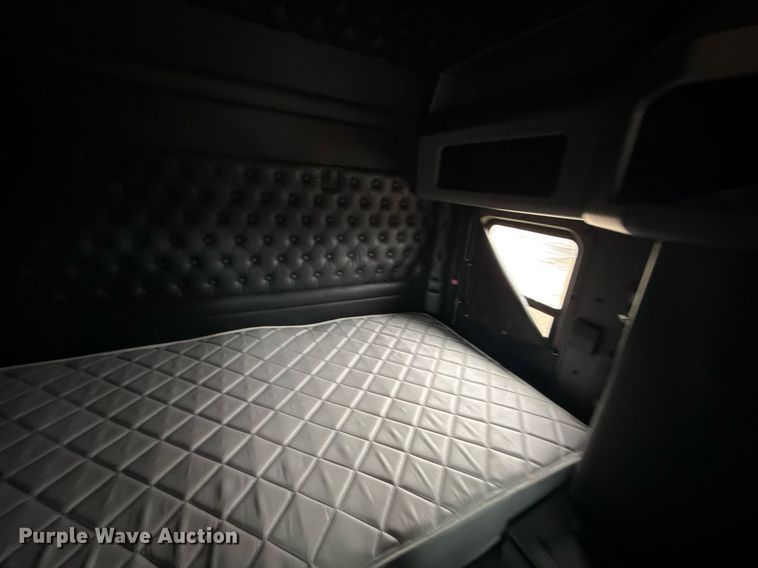 image for item EG2446 2019 Kenworth W900 semi truck