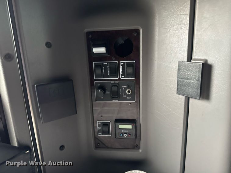 image for item EG2446 2019 Kenworth W900 semi truck