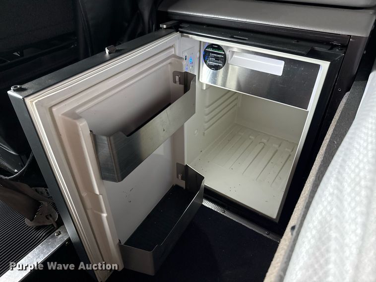 image for item EG2446 2019 Kenworth W900 semi truck