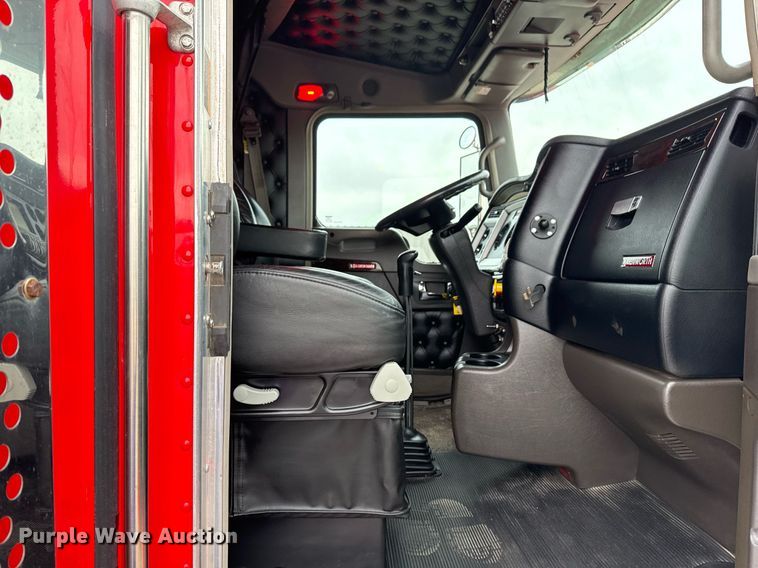 image for item EG2446 2019 Kenworth W900 semi truck