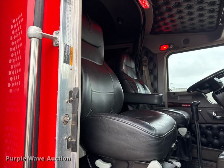 image for item EG2446 2019 Kenworth W900 semi truck