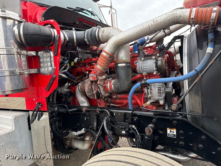 image for item EG2446 2019 Kenworth W900 semi truck