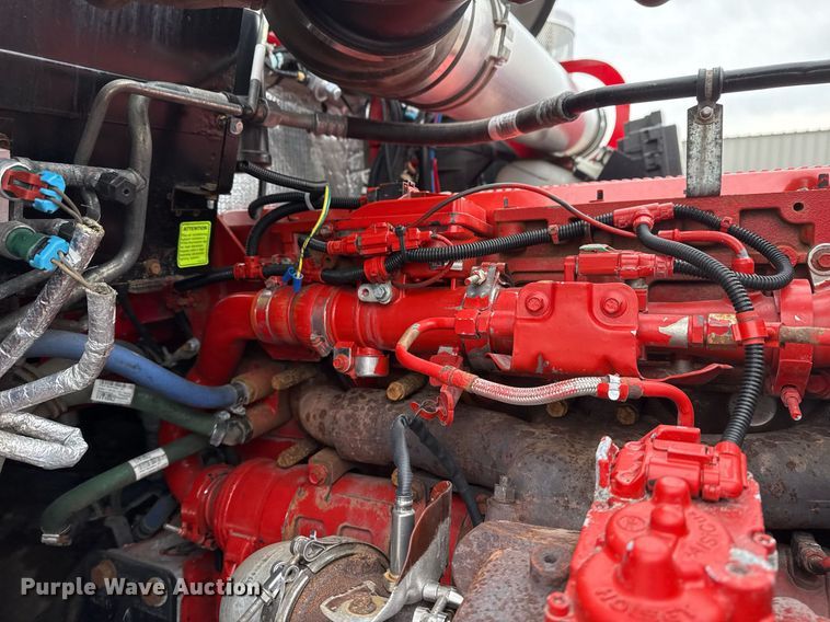 image for item EG2446 2019 Kenworth W900 semi truck