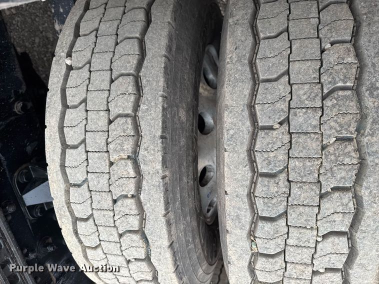 image for item EG2446 2019 Kenworth W900 semi truck