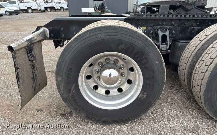 image for item EG2446 2019 Kenworth W900 semi truck