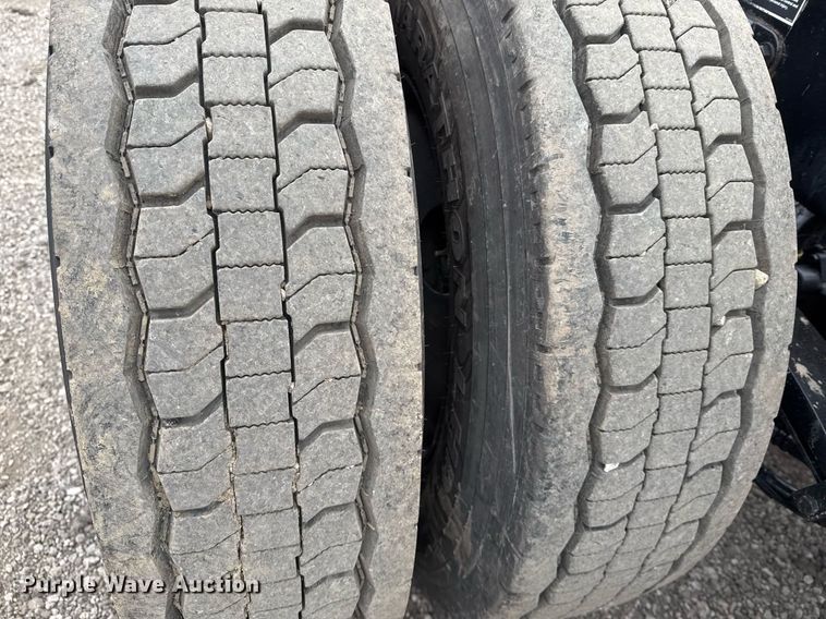 image for item EG2446 2019 Kenworth W900 semi truck