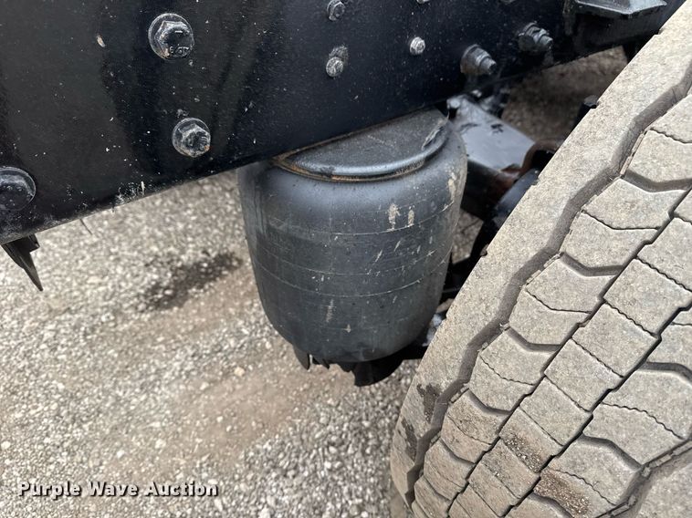 image for item EG2446 2019 Kenworth W900 semi truck