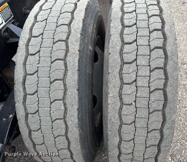 image for item EG2446 2019 Kenworth W900 semi truck